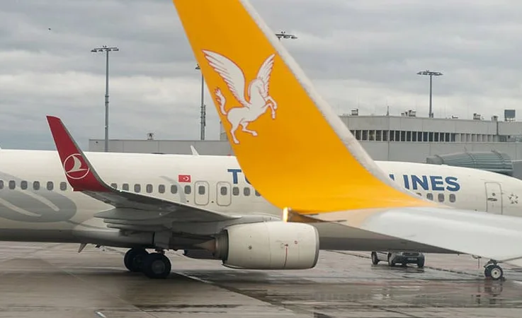Pakistan Hava Sahasında Tehlike: THY ve Pegasus Uçuşları İran Üzerinden Döndü