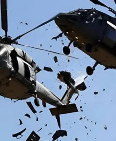 Helikopterler Havada Çarpıştı, 5 Kişi Hayatını Kaybetti