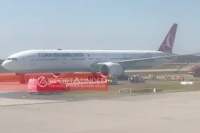 THY Boeing 777 Uçağı Berlin'de Tehlike Atlattı! Pistte Acil Müdahale