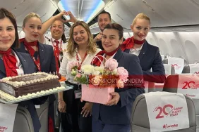 Corendon’dan Kabin Amirine Çiçekli Veda 2 Corendon Hava Yolları Haberleri Corendon Hava Yolları Corendon’dan Kabin Amirine Çiçekli Veda