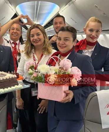 Corendon’dan Kabin Amirine Çiçekli Veda