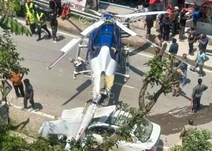 Helikopter-Yere-İndi,-Araca-Çarptı-Faciadan-Dönüldü