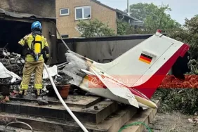 Pilot Arıza Bildirdi, Uçak Evin Üzerine Düştü