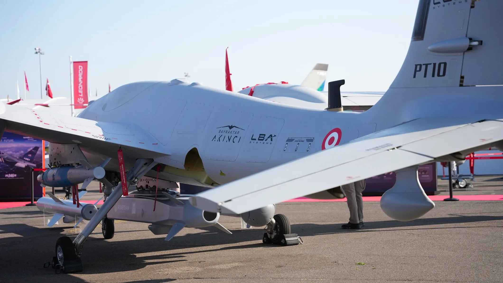 Türk İHA’ları Paris’te Yoğun İlgi Gördü