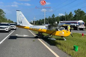 ABD’de Küçük Uçak Yola İndi, Faciadan Dönüldü