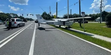 Cessna Uçağı Trafikte Otomobile Çarptı