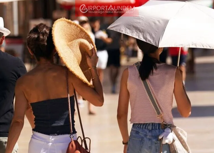 İngiliz Tatilciler 42 Derecelik Türkiye Sıcaklığını Konuşuyor