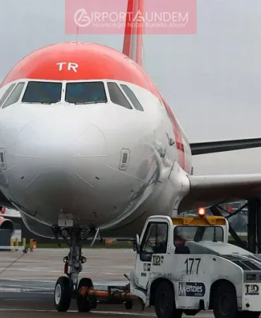 İzmir Uçağında Tıbbi Acil Durum! EasyJet Geri Döndü