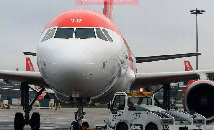 İzmir Uçağında Tıbbi Acil Durum! EasyJet Geri Döndü