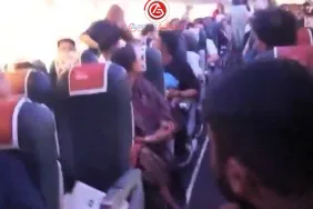 Kokpite Zorla Girmek İstediler: 2 Yolcu Gözaltına Alındı, Uçuş 7 Saat Gecikti