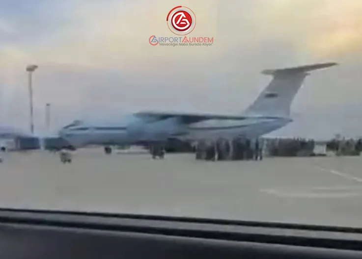 Kremlin Şokta: Savunma Bakanı'nın Sevgilisi Askerî Uçakla Maniküre Gitti!