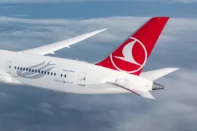 Merdiven Aracı Uçağa Çarptı: THY Seferi İptal, Yolcular Terminale Alındı