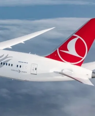 Merdiven Aracı Uçağa Çarptı: THY Seferi İptal, Yolcular Terminale Alındı
