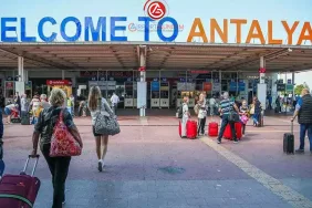 Turist Akını Durmuyor: Antalya Rekora Koşuyor!