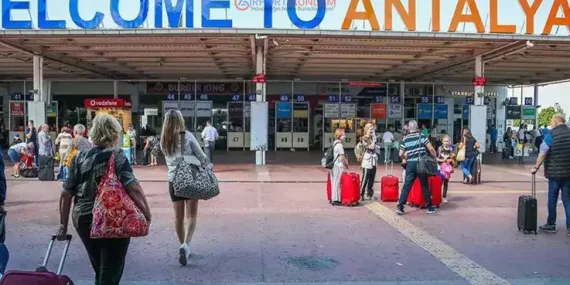 Turist Akını Durmuyor: Antalya Rekora Koşuyor!