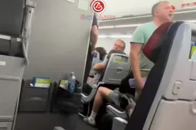 Uçakta Kaos: American Airlines Yolcusu Kriz Yarattı, Kokpite Oturmak İçin Para Teklif Etti