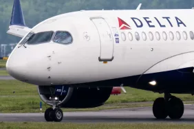 Atlanta’da Delta Uçağı Geri İtme Sırasında Boş Uçağa Çarptı