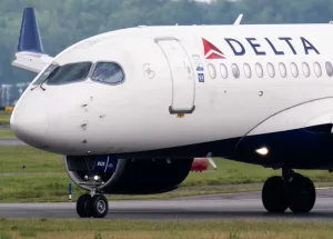 Delta-Plane-Hits-Empty-Aircraft-During-Pushback-in-Atlanta