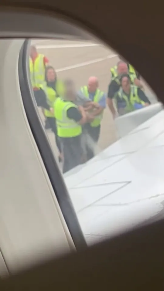 Uçakta Votka Açtılar: Jet2 İki Yolcuyu Kara Listeye Aldı