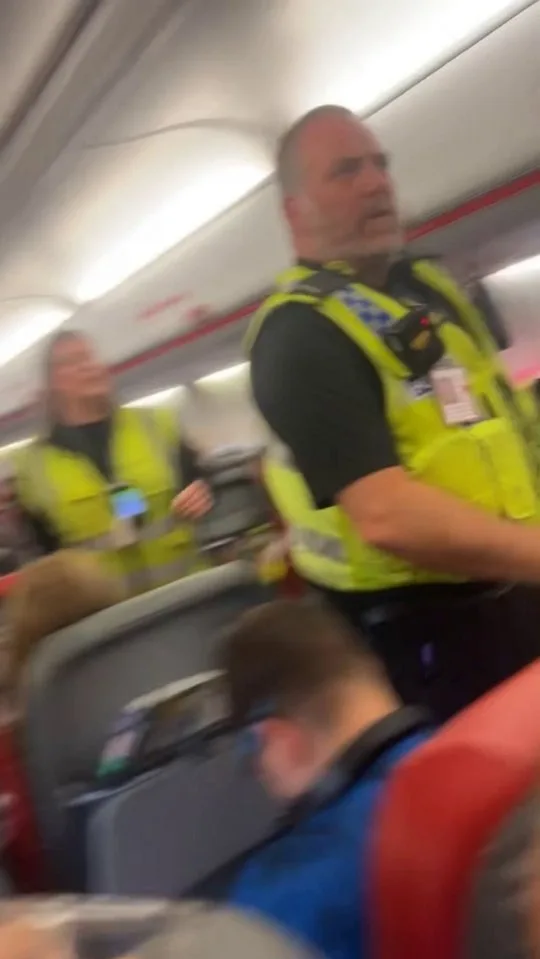 Uçakta Votka Açtılar: Jet2 İki Yolcuyu Kara Listeye Aldı