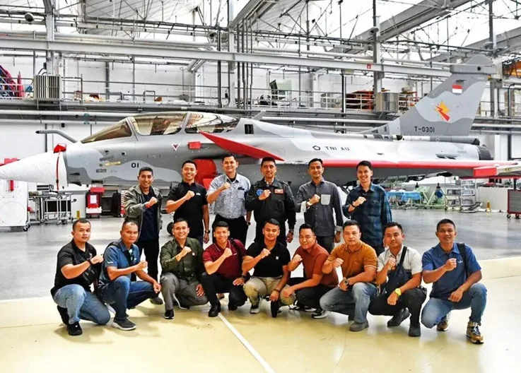 Endonezya, 42 Rafale Siparişinin İlk Çift Kişilik Uçağını Aldı