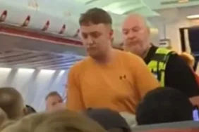 Jet2 Uçağı U Dönüşü Yaptı: Sarhoş Yolcu Polis Tarafından Tutuklandı