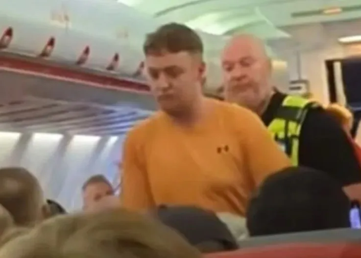 Jet2 Uçağı U Dönüşü Yaptı: Sarhoş Yolcu Polis Tarafından Tutuklandı