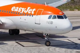 EasyJet Seferinde Kabus: Yolcu Kokpite Girmeye Çalıştı, Polis Teslim Aldı