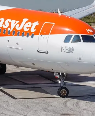 EasyJet Seferinde Kabus: Yolcu Kokpite Girmeye Çalıştı, Polis Teslim Aldı