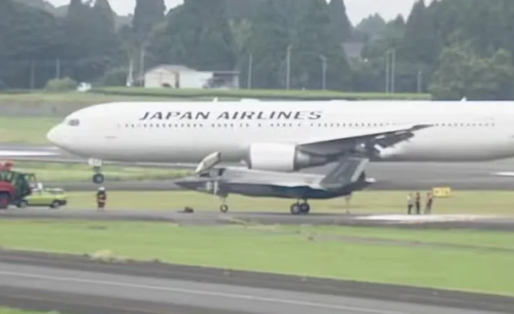 İngiltere’ye Ait F-35 Teknik Arıza Yüzünden Japonya’da Pist Kapattı