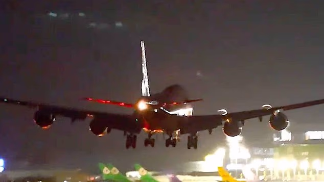 UPS Uçağı Tayfun İnişinde Kontrolden Çıktı: Motoru Piste Sürtündü