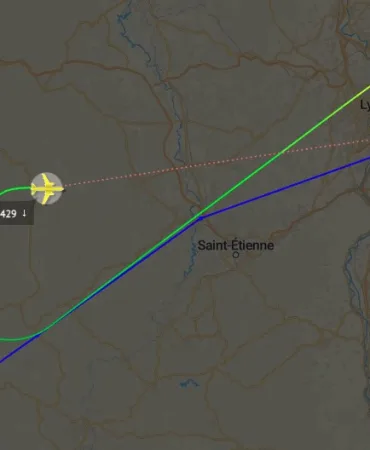 easyJet Uçağı A320, 7700 Koduyla Lyon’a Geri Döndü