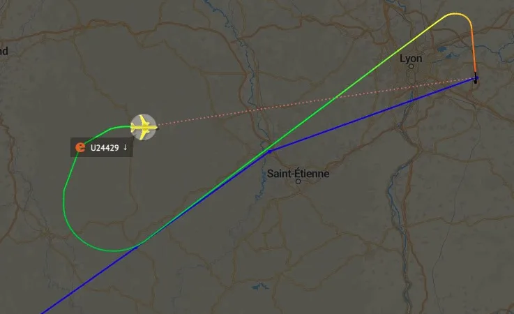 easyJet Uçağı A320, 7700 Koduyla Lyon’a Geri Döndü