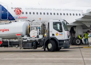 Hamburg’da-Jet-Yakıtı-Tükenince-Uçuşlar-Durdu