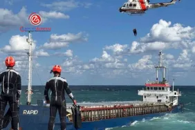 Karadeniz’de Kayalıklara Oturan Gemiden Helikopterle Tahliye