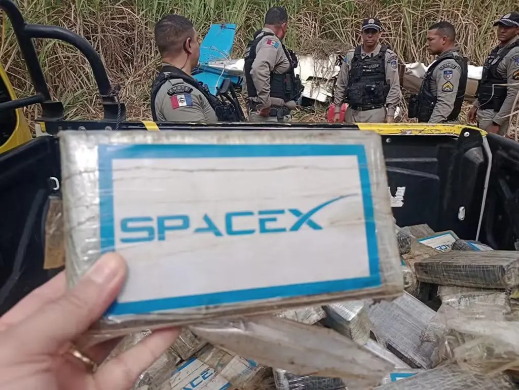 Brezilya’da Hafif Uçak Düşü. Kokain Paketleri SpaceX Logolu Çıktı