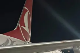 Türk Hava Yolları'nın Boeing 737’sinin Kanadına Martı Sıkıştı!