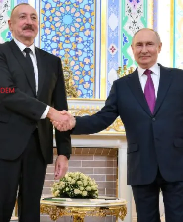 Putin, geçen yıl 38 kişinin öldüğü Azerbaycan Havayolları kazasının Rus hava savunma füzelerinden kaynaklandığını kabul etti. Rusya, etkilenenlere tazminat sağlayacak.