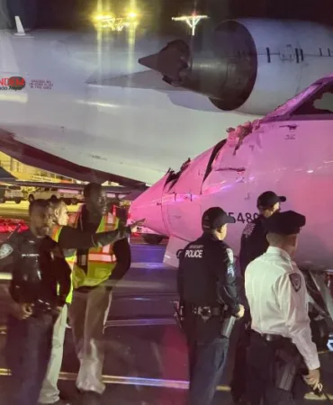 New York LaGuardia’da İki Delta Uçağı Çarpıştı