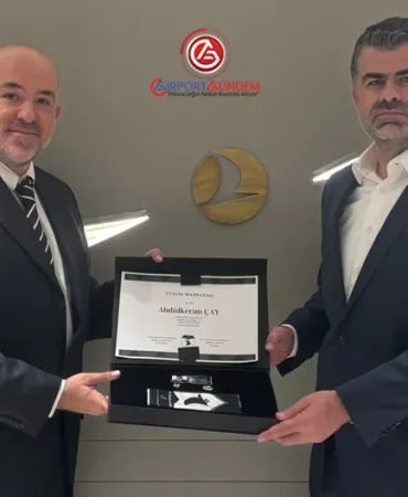 Türk-Hava-Kartalları,-Abdülkerim-Çay’ı-Fahri-Üye-Olarak-Onurlandırdı!