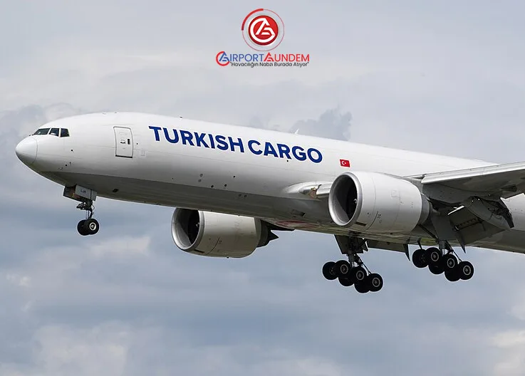 Alçaktan Uçan Turkish Cargo Uçağı, Hollanda’da Yüzlerce Çatı Kiremidini Uçurdu