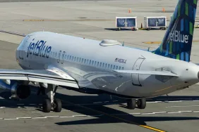 JetBlue Uçağı Ani İrtifa Kaybı Yaşadı: 15 Yolcu Yaralandı