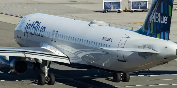 JetBlue Uçağı Ani İrtifa Kaybı Yaşadı: 15 Yolcu Yaralandı
