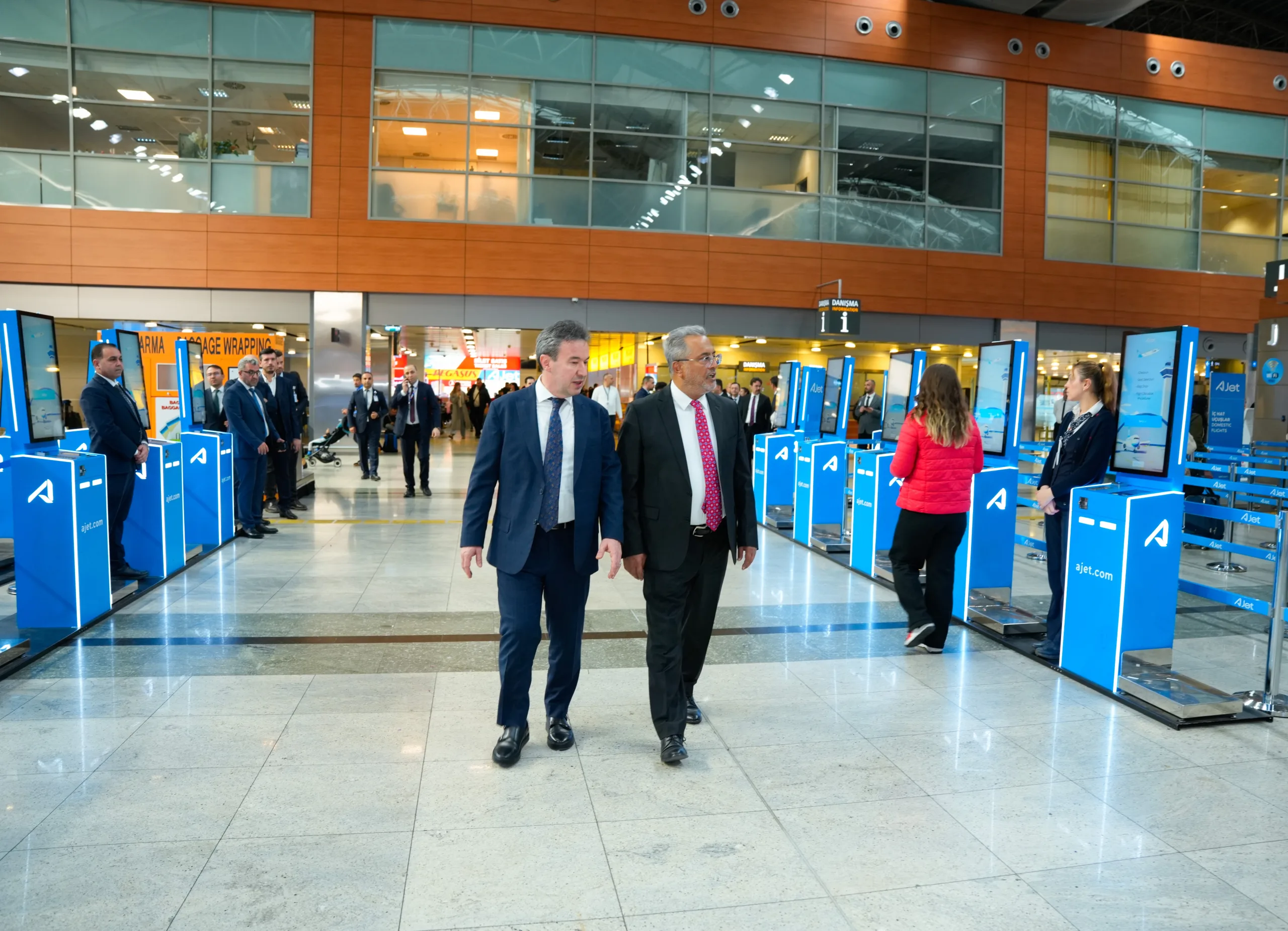 THY Başkanı Ahmet Bolat’tan AJet Çalışanlarına Sahada Tam Destek