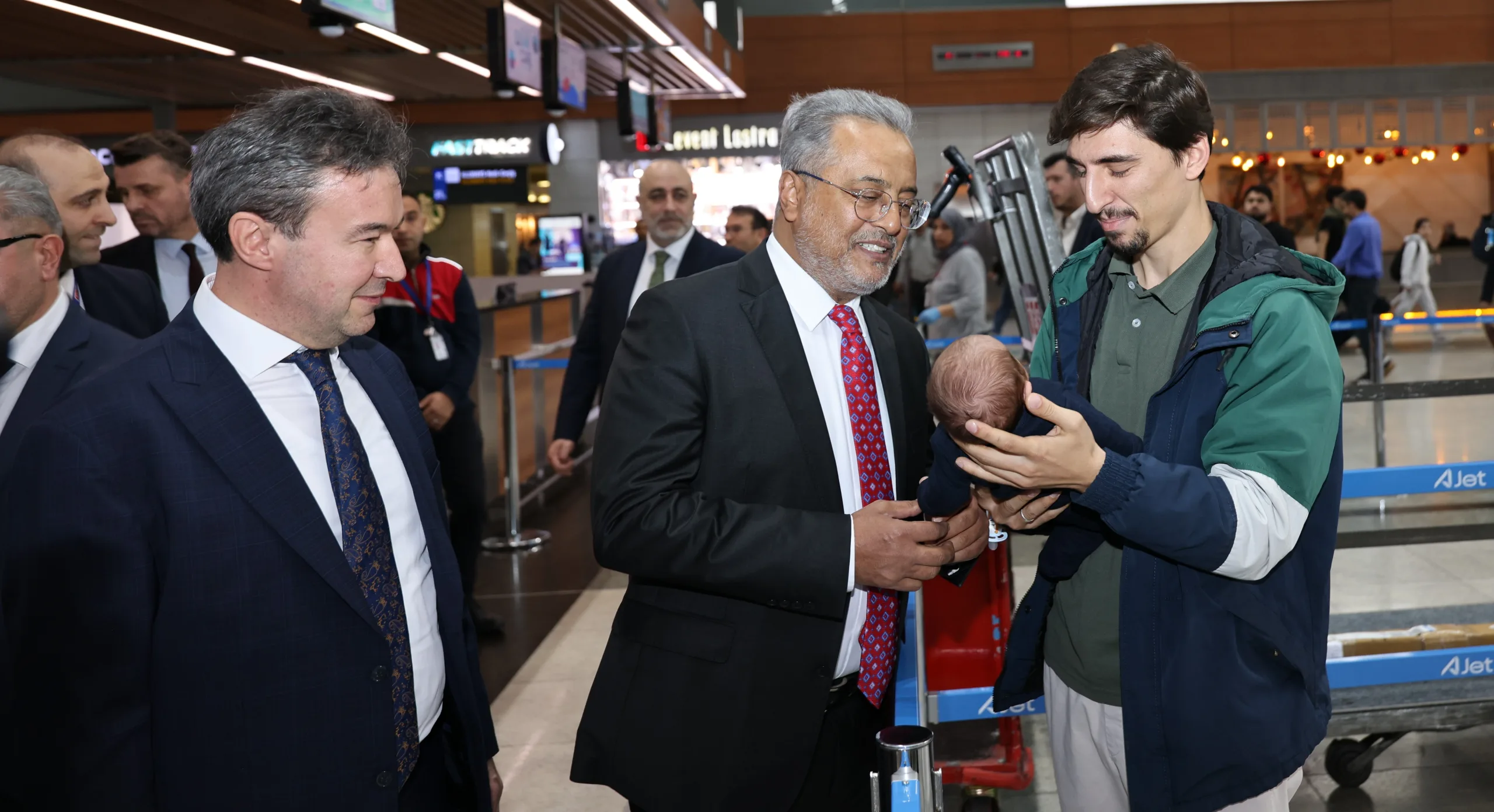 THY Başkanı Ahmet Bolat’tan AJet Çalışanlarına Sahada Tam Destek