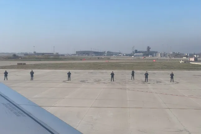 THY’nin TK1853 İstanbul–Barselona uçuşunda, bir yolcunun uçak içi internet ağ adında bomba tehdidi oluşturması üzerine güvenlik prosedürleri devreye alındı.