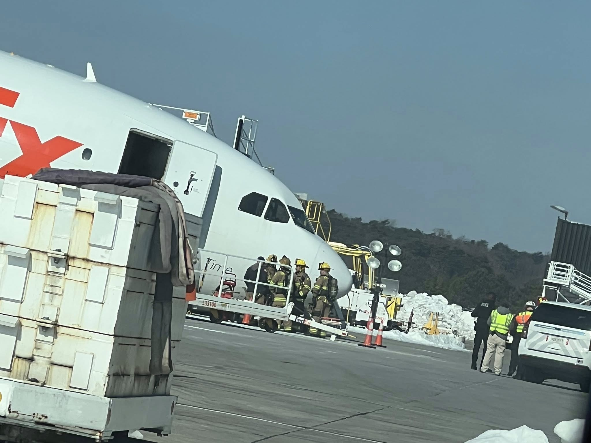 ABD’de Park Halindeki FedEx Airbus A300’de İniş Takımı Çöktü 2 Havacılık Haberleri FedEx ABD’de Park Halindeki FedEx Airbus A300’de İniş Takımı Çöktü