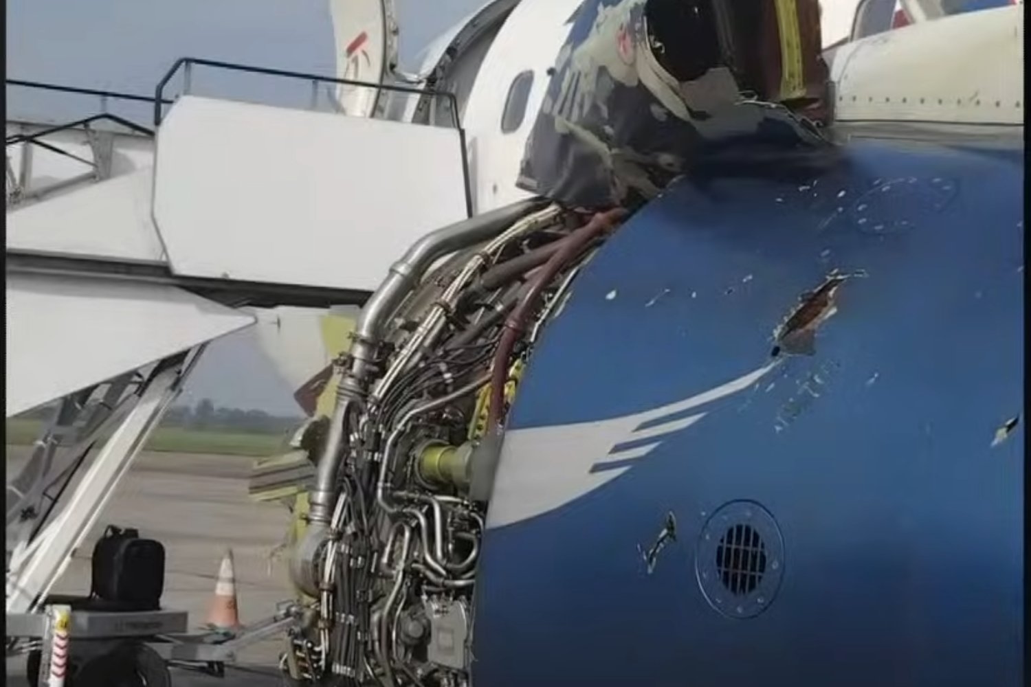 Motor Kaplaması Koptu! Parçalar Gövdeye Çarptı