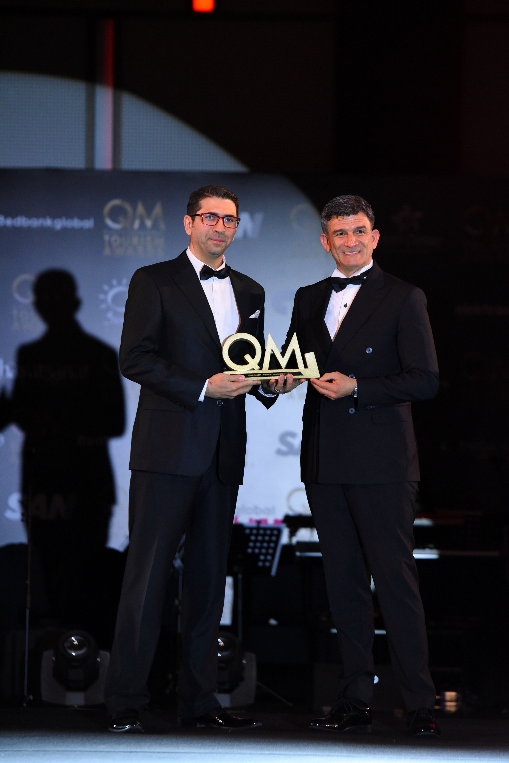 Corendon Turizm Grubu, Antalya’da düzenlenen 15. QM Awards’ta iki prestijli ödül kazandı. Yıldıray Karaer “Global Turkish Leader” ödülüne layık görüldü.