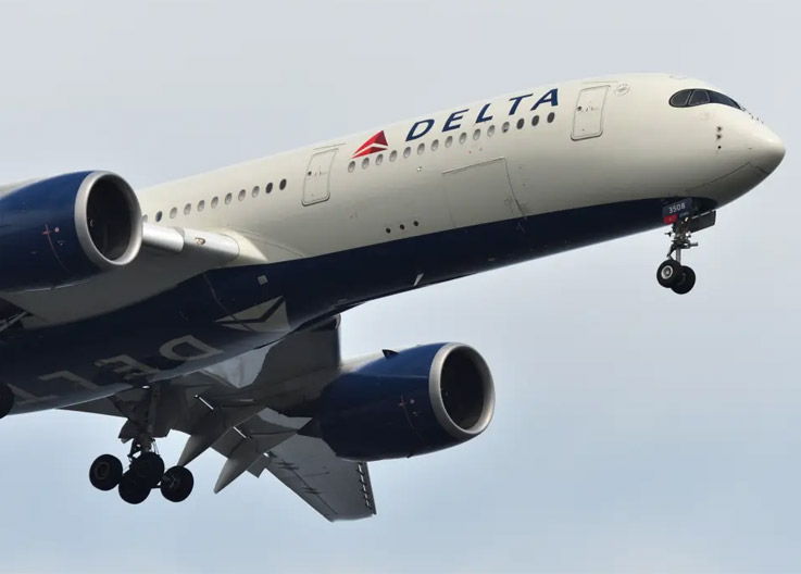 Delta Uçağı Türbülansa Yakalandı: 4 Kabin Görevlisi Yaralandı